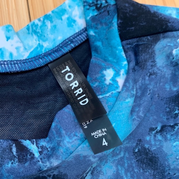 TORRID Blue Ocean swim top rash guard, 4X. - Picture 9 of 10